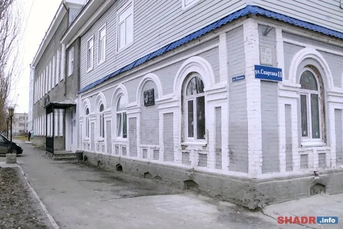 старое здание школы (военное время)
